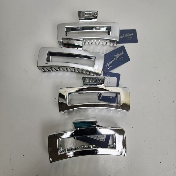Target Universal Thread Set of 4 Silver Colored Plastic Butterfly Hair Clips NWT - Picture 1 of 6